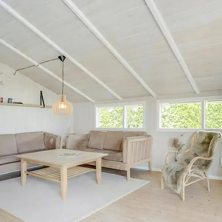 펜션 Bright House With Sea View And A Hot Tub On Als