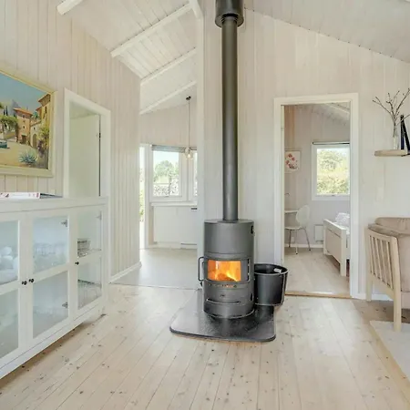 펜션 Bright House With Sea View And A Hot Tub On Als Sarup