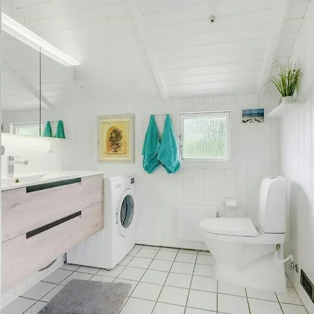 펜션 Bright House With Sea View And A Hot Tub On Als *