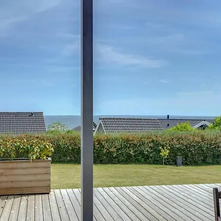 펜션 Bright House With Sea View And A Hot Tub On Als Sarup